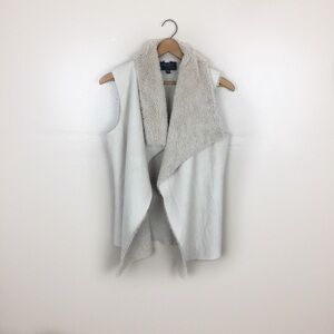 [Romeo & Juliet Couture] Medium Neutral Ivory Faux Fur and Suede Vest